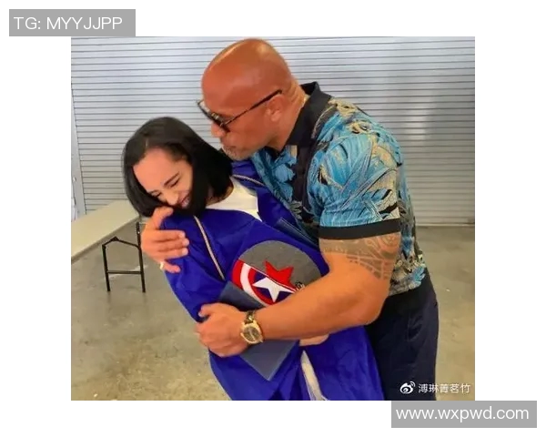 足坛巨星赛场挥洒激情私下变女儿奴日常宠娃画面温馨感爆棚